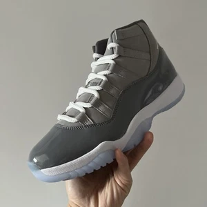 Talla Reino Unido 6,5 - Jordan 11 retro gris fresco 2021 - Imagen 1 de 6
