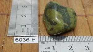 SERPENTINE VERTE pierre roulée mineraux lithotherapie collection reiki - Picture 1 of 1