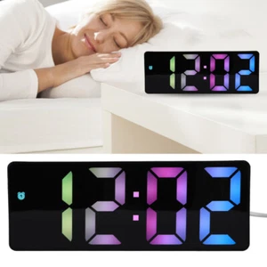 Bunt LED Wecker Digital Alarmwecker mit Schlummerfunktion USB Tischuhr Alarm Uhr - Bild 1 von 11