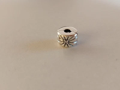 Pandora Moments Funkelnder Sonnenstrahl Clip Sterlingsilber (798614C01) - Bild 1 von 4