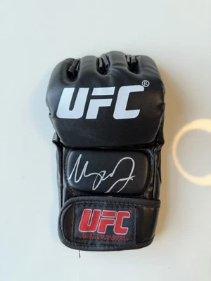 Перчатка Урайджи Фабера с автографом бойца UFC MMA JSA сертификат подлинности - Изображение 1 из 2