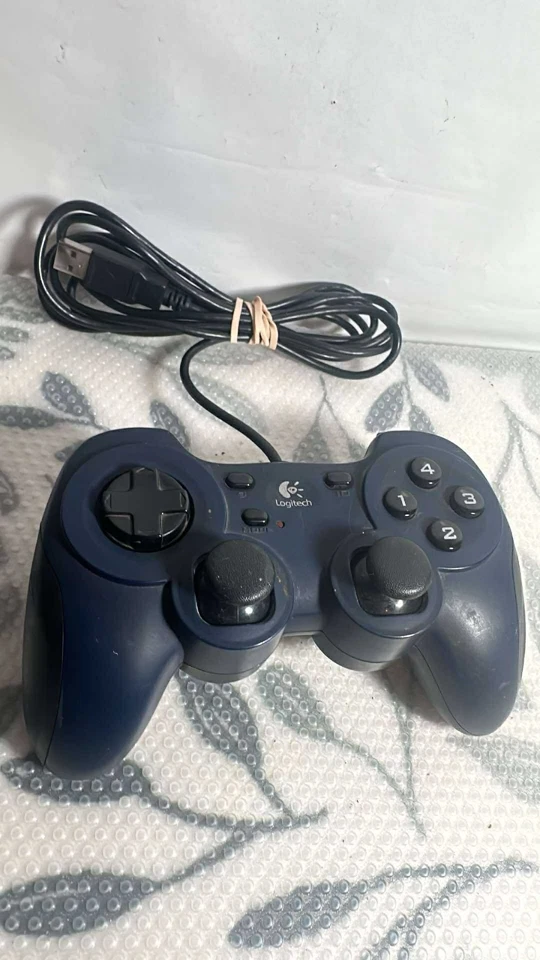 Logitech Dual Action G-UF13A Wired Gamepad Controller PC/PlayStation Compatible - Image 1 of 2
