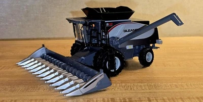 1/64 GLEANER S88 Combine "New Product Intro 2013" Spec-Cast - Image 1 of 3