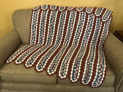 Hecho a mano vintage de ganchillo afgano azul, blanco y malva tiro 43" x53" Foto 1 de 2