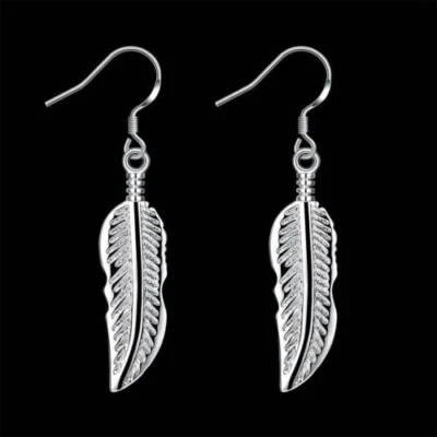 Impresionantes nuevos pendientes colgantes de gancho de pluma enchapados en plata de ley Foto 1 de 4