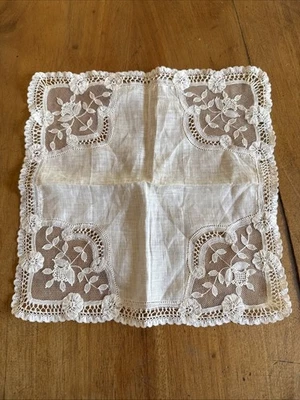 ancien mouchoir de mariage en Linon et  Dentelle - Photo 1/4