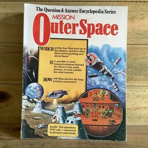 THE QUESTION and ANSWER ENCYCLOPEDIA - MISSION OUTER SPACE -  PAPERBACK BOOK - Picture 1 of 2