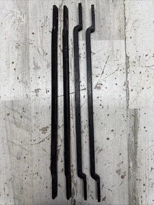 4 schwarze Metallhalterungen  - Bild 1 von 6