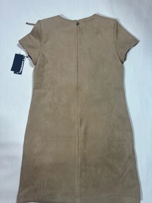 Mini vestido recto Tommy Hilfiger de gamuza sintética manga corta cuello joya para mujer Foto 1 de 4