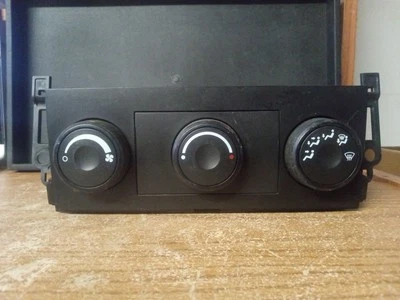 2007 - 2009 GMC Sierra 1500 ручной нагреватель температуры панели управления без AC * ID 25901386 - Изображение 1 из 4