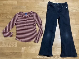 Mädchen Old Navy & Gap Outfit Größe 8 - burgunderrot gestreift Top mit Schlagjeans gebraucht, in einwandfreiem Zustand - Bild 1 von 7