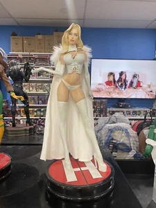 Emma Frost Hellfire Club Statue von Sideshow - Bild 1 von 5