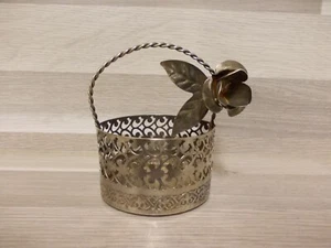 Kleines Körbchen aus Metall versilbert durchbrucharbeit mit Rose Zierobjekt - Bild 1 von 5