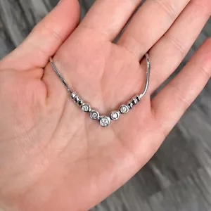"COLLAR COLGANTE EN V CURVO BARRA DE DIAMANTES EN ORO BLANCO DE 14KL 16" - Imagen 1 de 10