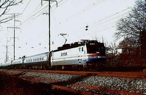 ORIGINAL KODACHROME SLIDE AMTRAK AEM-7 #924 NEWPORT MARCH 1992 - Picture 1 of 1