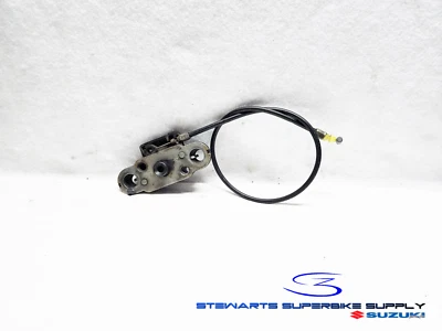 2000 - 2005 SUZUKI BANDIT GSF600S GSF1200 OEM КРОНШТЕЙН ЗАМКА ЗАДНЕГО СИДЕНЬЯ И КАБЕЛЬ - Изображение 1 из 4