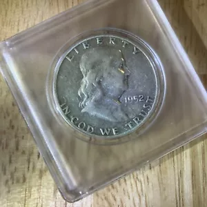 1952 50c franklin half dollar In A Small Case US Coin Coins - Picture 1 of 8