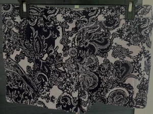 Joe Fresh Chino Shorts Size 10 Black & White Floral Print Front & Back Pockets - Picture 1 of 9