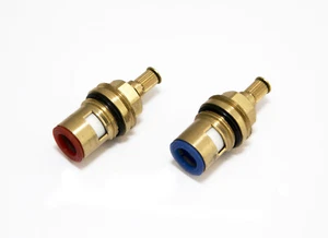 4 X Paar Wasserhahn Drüsen Messing/Keramik 3/8 - 1.3cm (Hot & ; Kalt) Eine - Bild 1 von 1