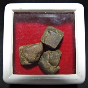 Original Buddha Relics 'Phra That Tok Phra Ruang' Thai Amulet - Picture 1 of 3