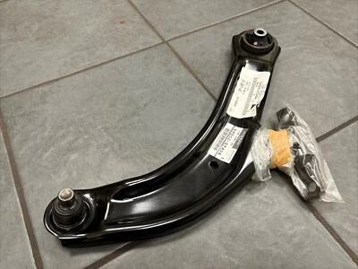 Genuine Right Front Lower Control Arm Wishbone For NISSAN Serena C25 C26 2010-16 - Image 1 of 4