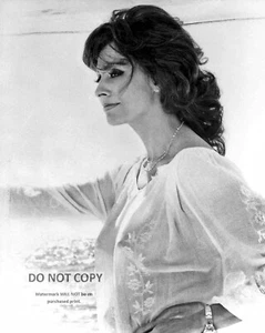 SOPHIA LOREN LEGENDARY ACTRESS - 8X10 PUBLICITY PHOTO (OP-603) - Picture 1 of 1