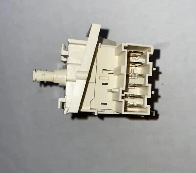 Interruptor de encendido y apagado para lavavajillas Bosch para modelo SHE43P15UC/56 Foto 1 de 4