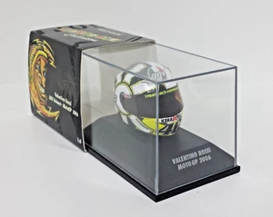 Model Helmet 1:8 MINICHAMPS valentino rossi AGV Yamaha M1 Motogp 2006 - Picture 1 of 5