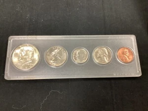 1970 US Mint Uncirculated Set in a Whitman Holder 40% Silver Kennedy Half! - Picture 1 of 2