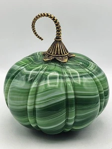 Luz de calabaza de vidrio arte remolino verde soplado a mano con vástago de latón - Imagen 1 de 6