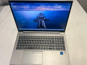 ✅HP ZBook Firefly 16 G8 | i7 | 32GB RAM | 512GB SSD | NVIDIA T500 | Win 11 Pro - Afbeelding 1 van 14