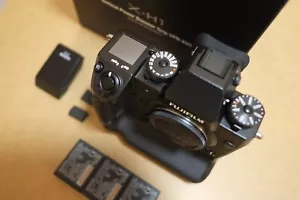 Fujifilm X-H1 Body+Vertical Power Booster Grip VPB-XH1+3 NP-W126S Batteries MIJ - Picture 1 of 14