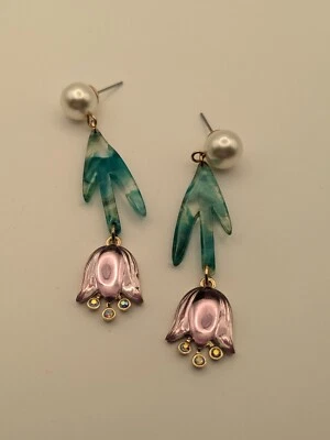 Pendientes colgantes Betsey Johnson tono dorado al revés tulipán cristal y perla púrpura Foto 1 de 2