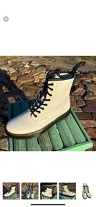 New Dr. Martens White Zavala Leather Hightop Air Wair Boots Size 8 great 4 Fall - Picture 1 of 10