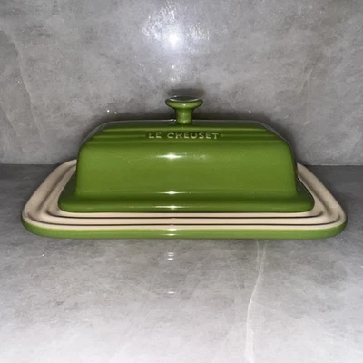 Plato de mantequilla cubierto vintage 2014 verde palma Le Creuset 1/4 lb 13-29 como nuevo Foto 1 de 4