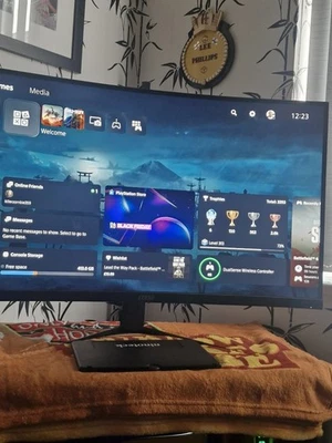 MSI G321CU 4K UHD 32" Curved VA LCD 144Hz HDR Gaming Monitor - Image 1 of 4