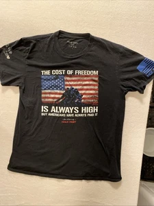 Camiseta Patriótica Negra Talla Grande “Manténgase Rápido” - Imagen 1 de 8