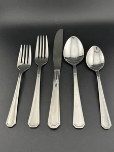 Towle Beacon Hill Servizio Posate Acciaio Inox 18/8 41 Pezzi per 8 Corea - Foto 1 di 11