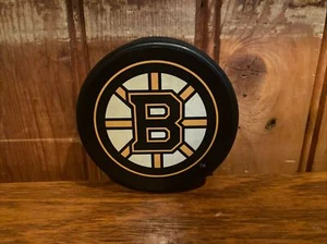 Vtg Boston Bruins NHL Official Hockey Puck Signed by 2008-2009 Players - Picture 1 of 5