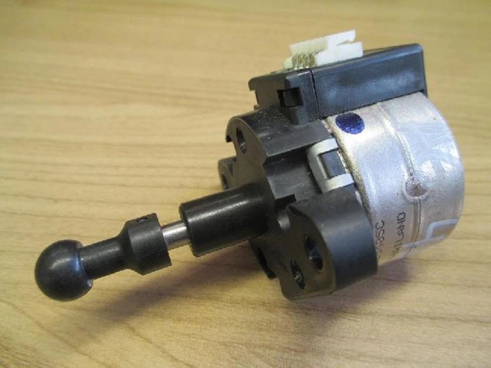 Stellmotor Scheinwerfer AUDI A6 4F HELLA 163439-00 XENON 16343900 - Imagem 1 de 4