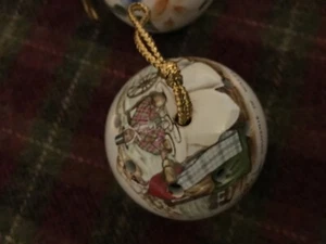2 x Vintage Ceramic Scent Pomanders - Picture 1 of 6