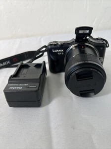 Panasonic Lumix DMC-GF3 w/ G MACRO 30 mm Lens With Charger - Picture 1 of 9
