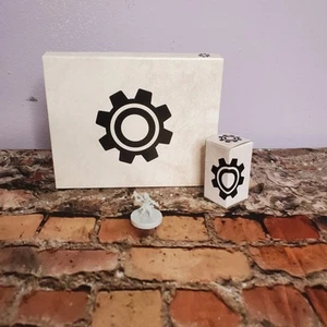 Gloomhaven Tinkerer Character Tuck Box And Miniature - Picture 1 of 12