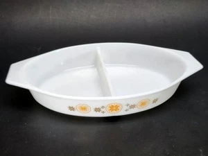 Vintage Pyrex Town & Country 1½ Quart Divided Vegetable Dish - Picture 1 of 3