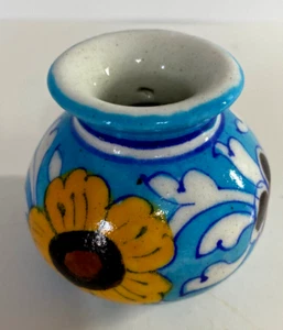 Vintage Hand Painted Mini Pottery Vase, India, 2 1/2" - Imagen 1 de 5