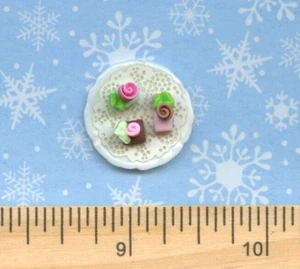 * Casa delle bambole miniatura piccolo piatto di vetro di Sue's fatto a mano Petite Fours # 11 - Foto 1 di 2