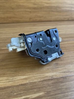 Actuador de pestillo de cerradura de puerta trasera izquierda OEM 2016-2021 AUDI A6 S6 A7 Q7 SQ7 *NOTA Foto 1 de 4