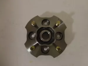 Daihatsu Hijet Front Wheel Hub Fits S100P S100V S110P S110V S110W models - Picture 1 of 4