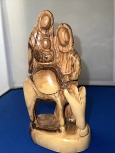 Estatuilla de María y José Vuelo a Egipto Artesanal Madera de Olivo Navidad Firmada - Imagen 1 de 16