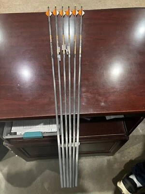 6 KINETIC HUNTER 400  GOLD TIP ARROWS 1/2 DZ WITH 2" VANES Orange White - Image 1 of 3